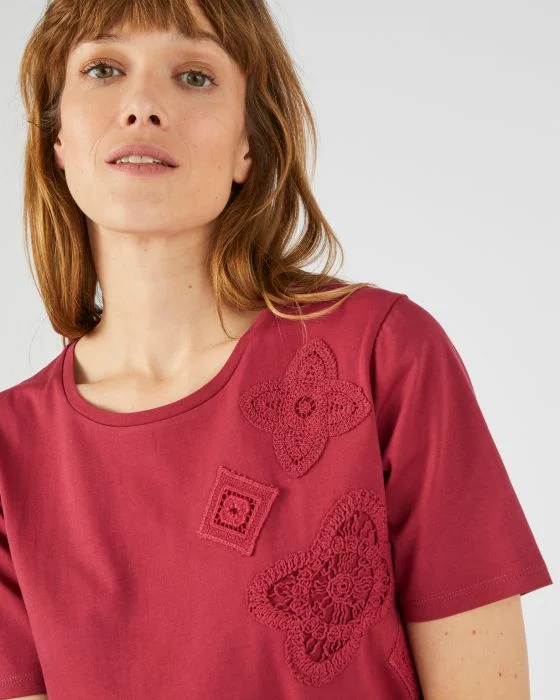 Tee-shirt avec applications de macramé