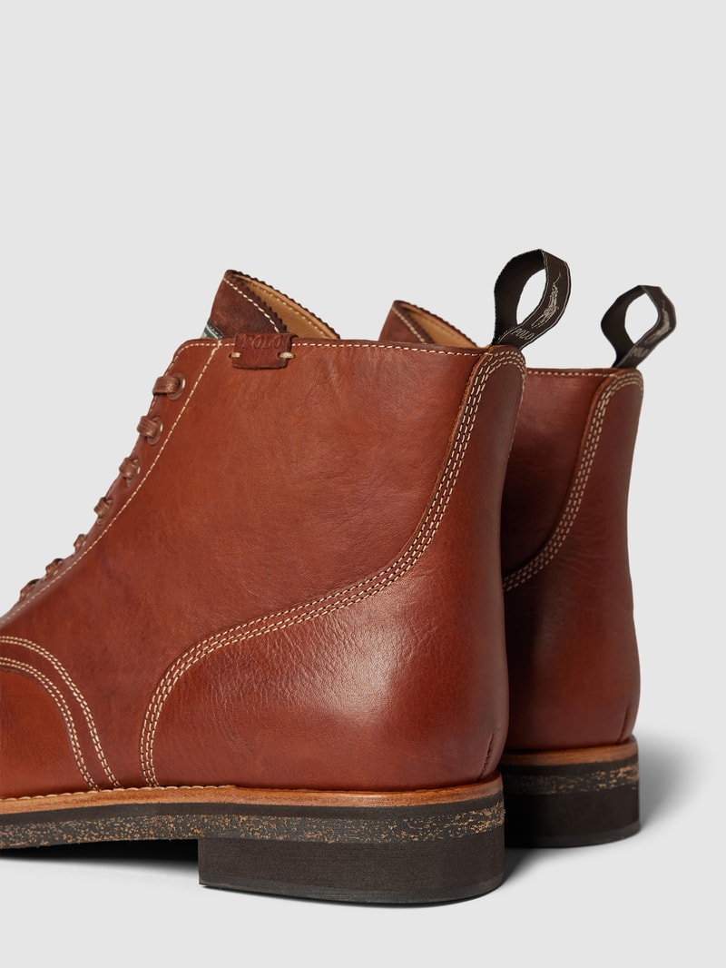 Schnürboots aus echtem Leder in cognac