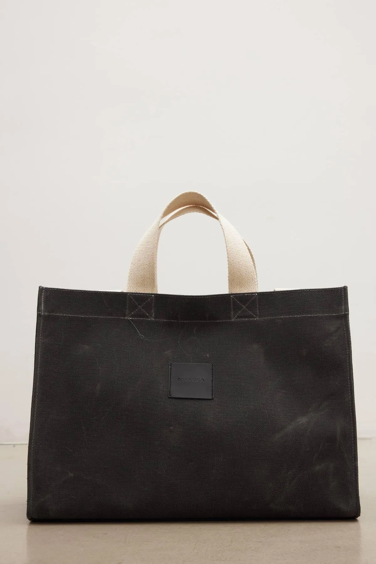Manuka  Große Canvas-Tasche mit Wascheffekt in Schwarz