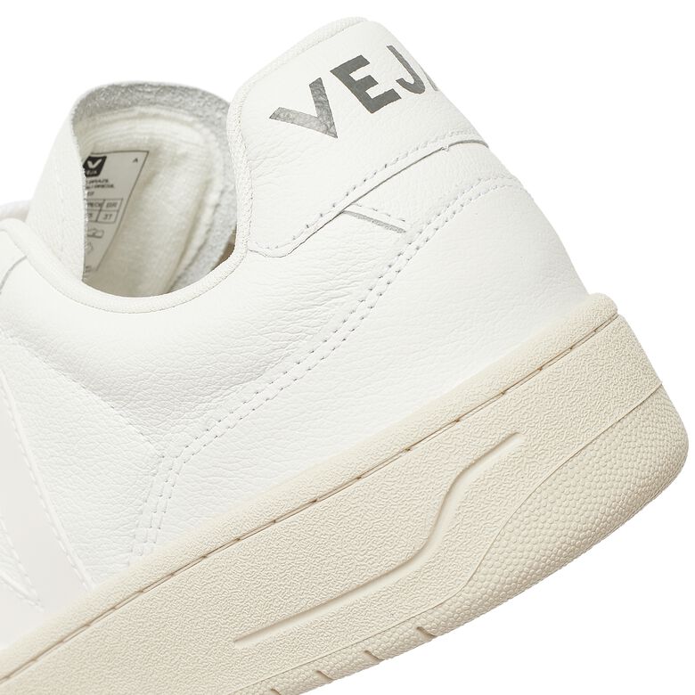 Veja V-90 Leather extra white