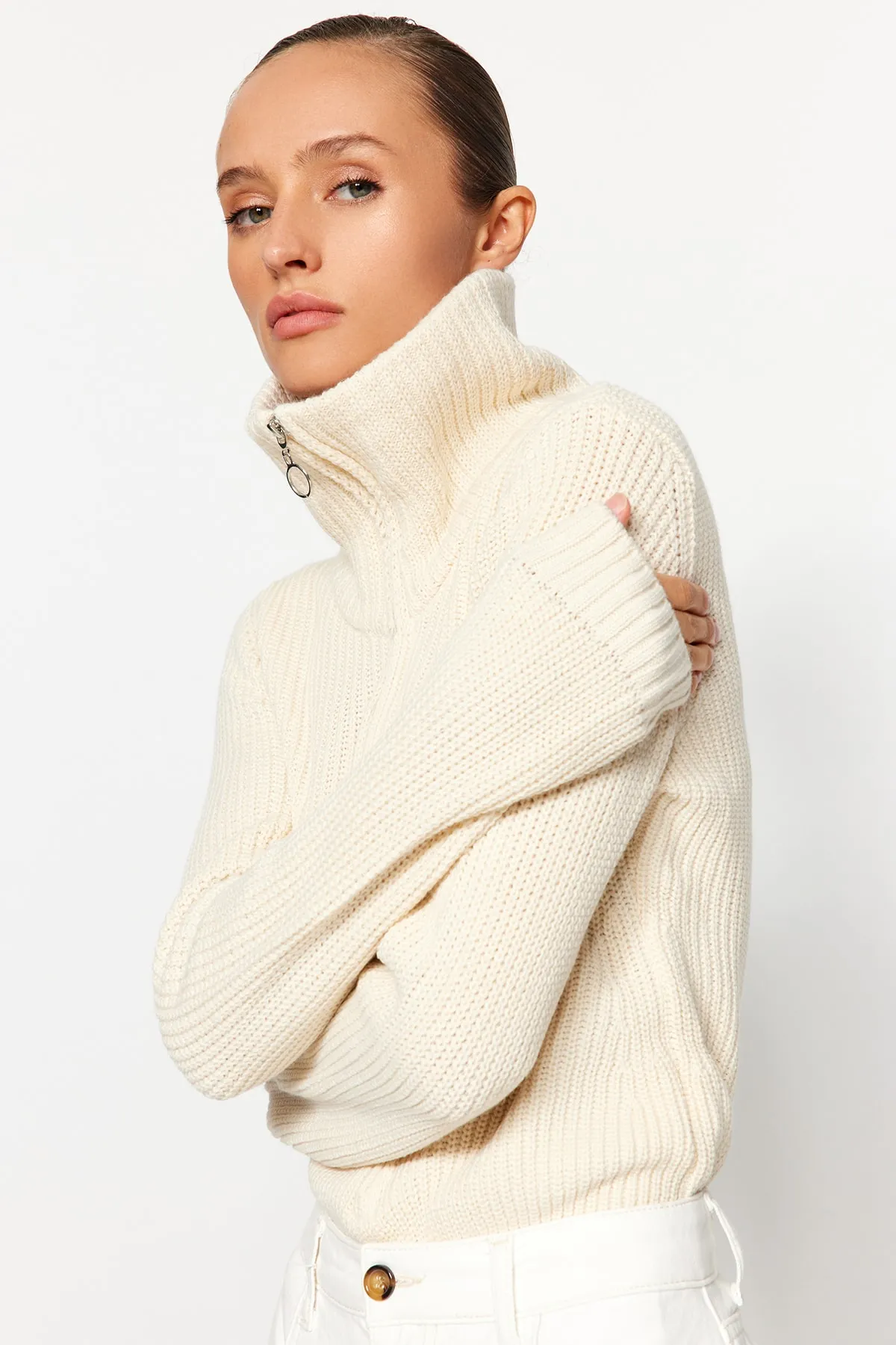 Trendyol Collection  Steinfarbener Strickbody mit Reißverschluss und Druckknöpfen TWOAW24BD00025