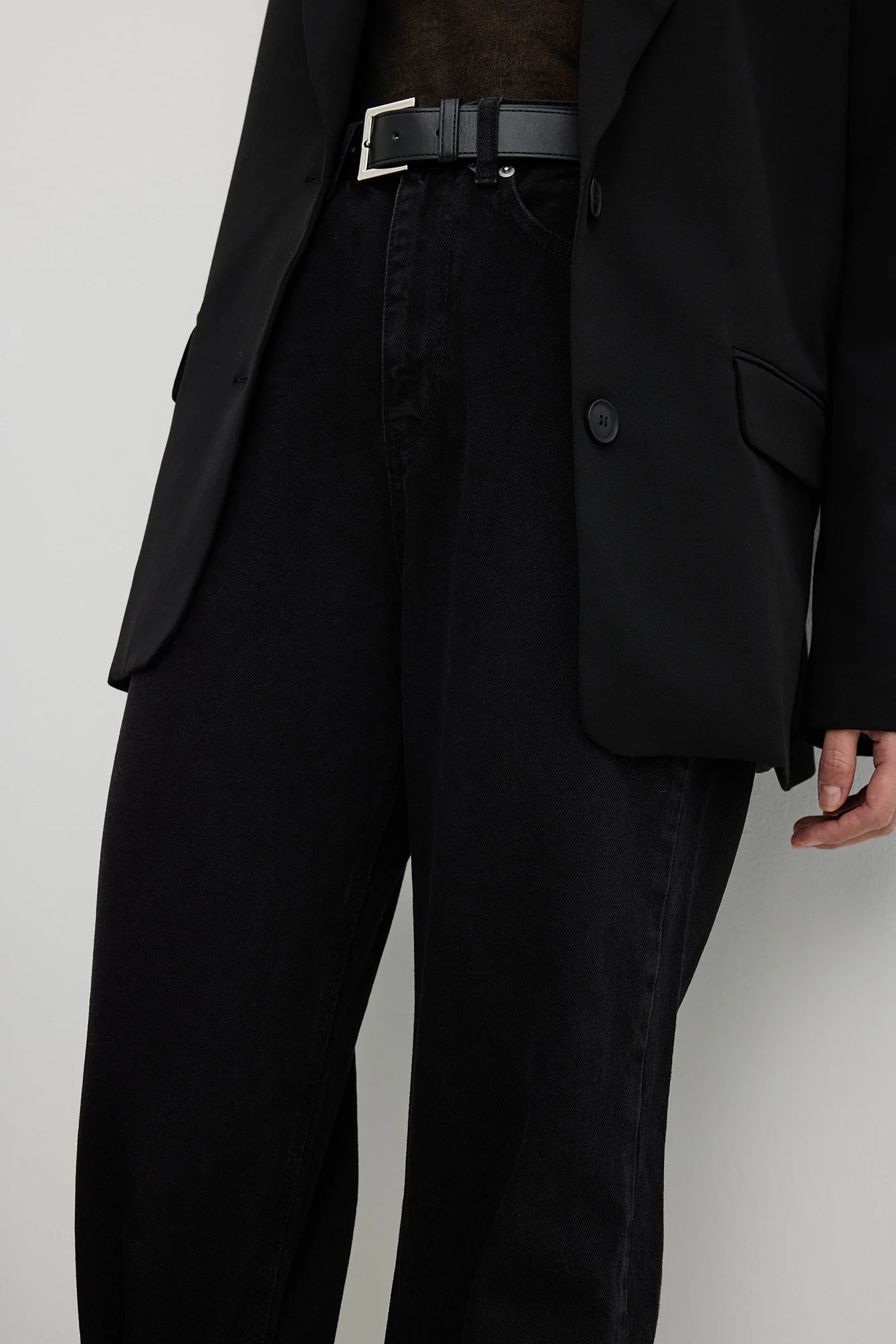 Denim-Jeans mit weiten Beinen und hoher Taille