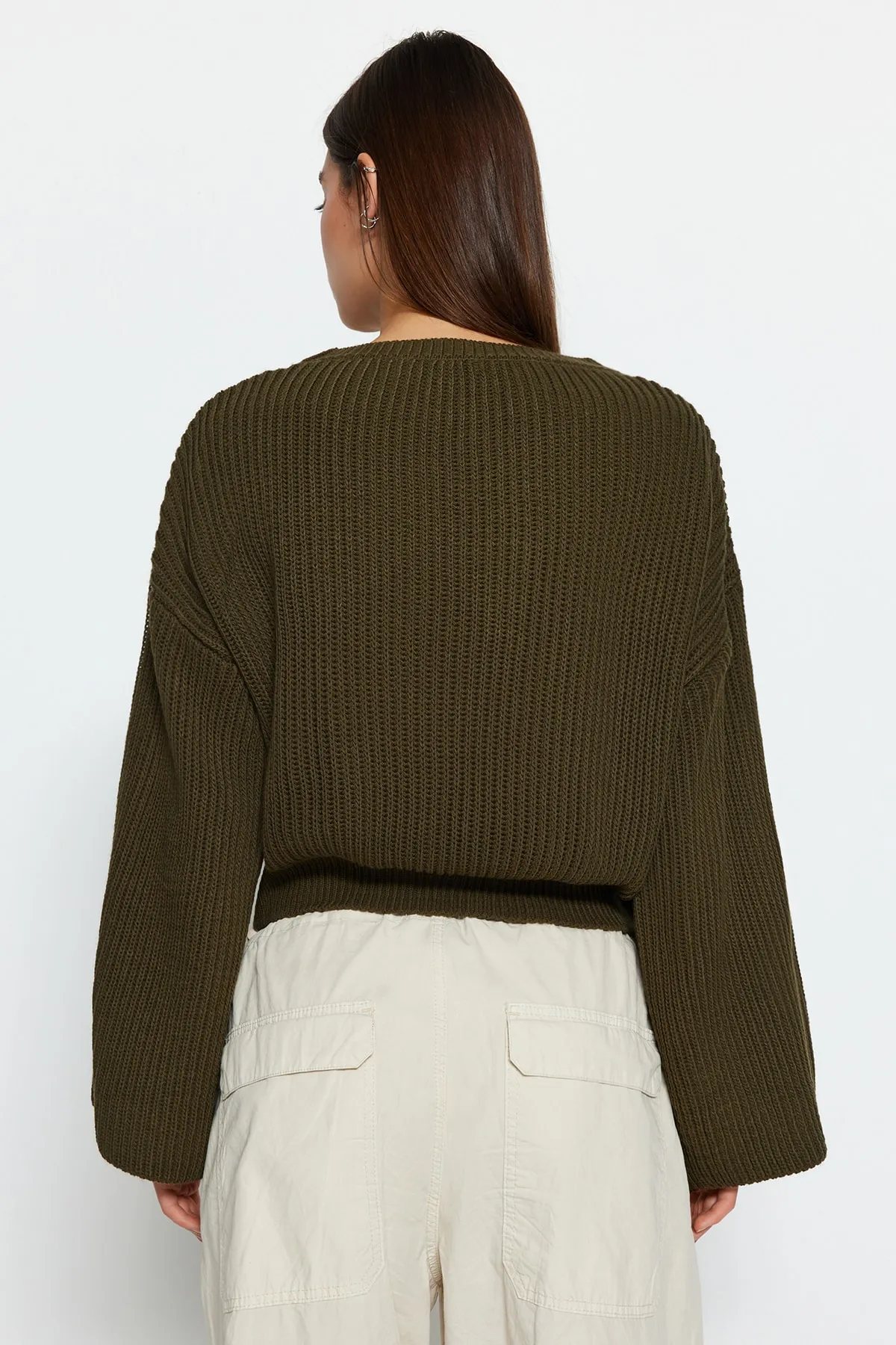 Trendyol Collection  Khakifarbener Strickpullover mit kurzem Schnitt und spanischen Ärmeln TWOAW20KZ0743