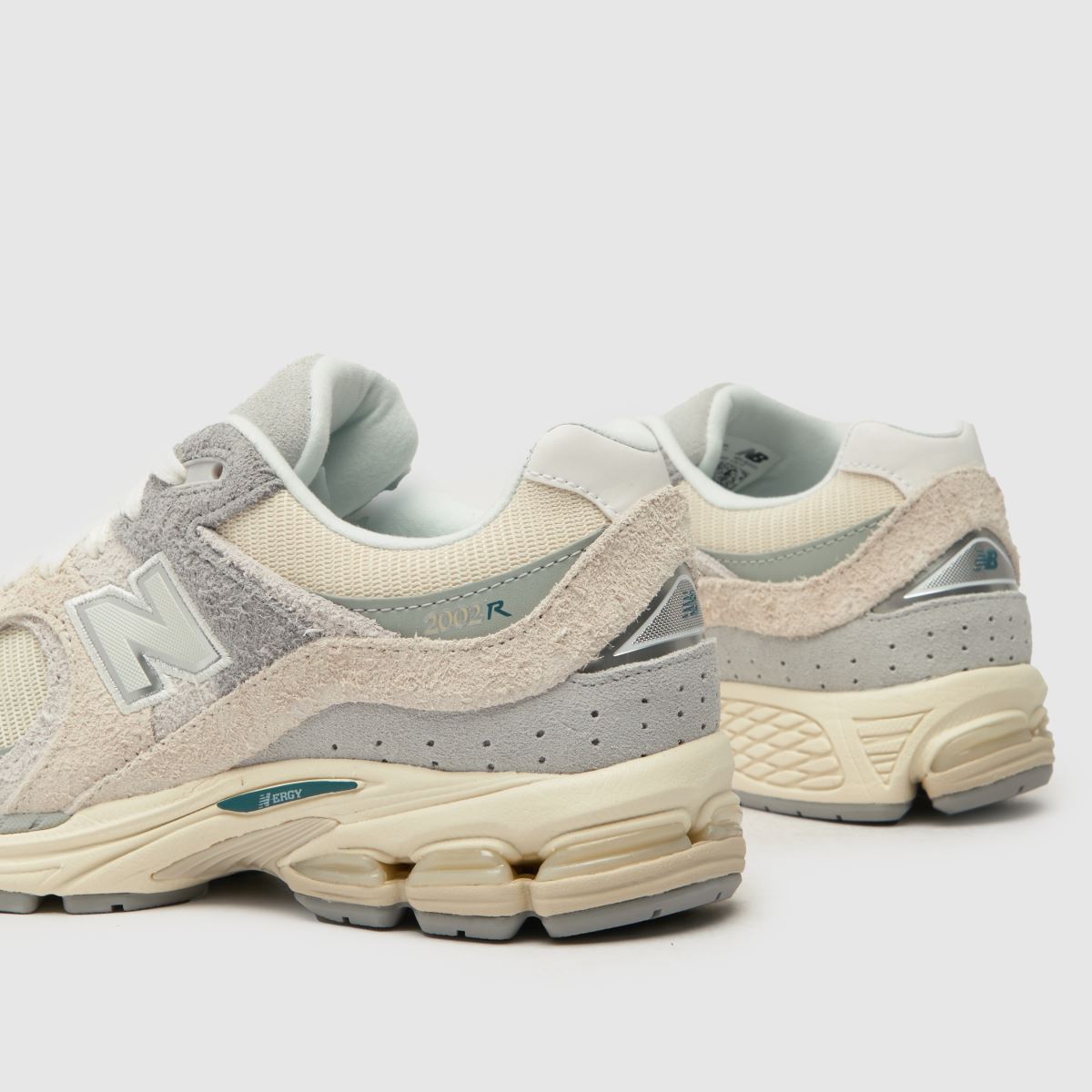 New Balance 2002 sportcipő törtfehér színben