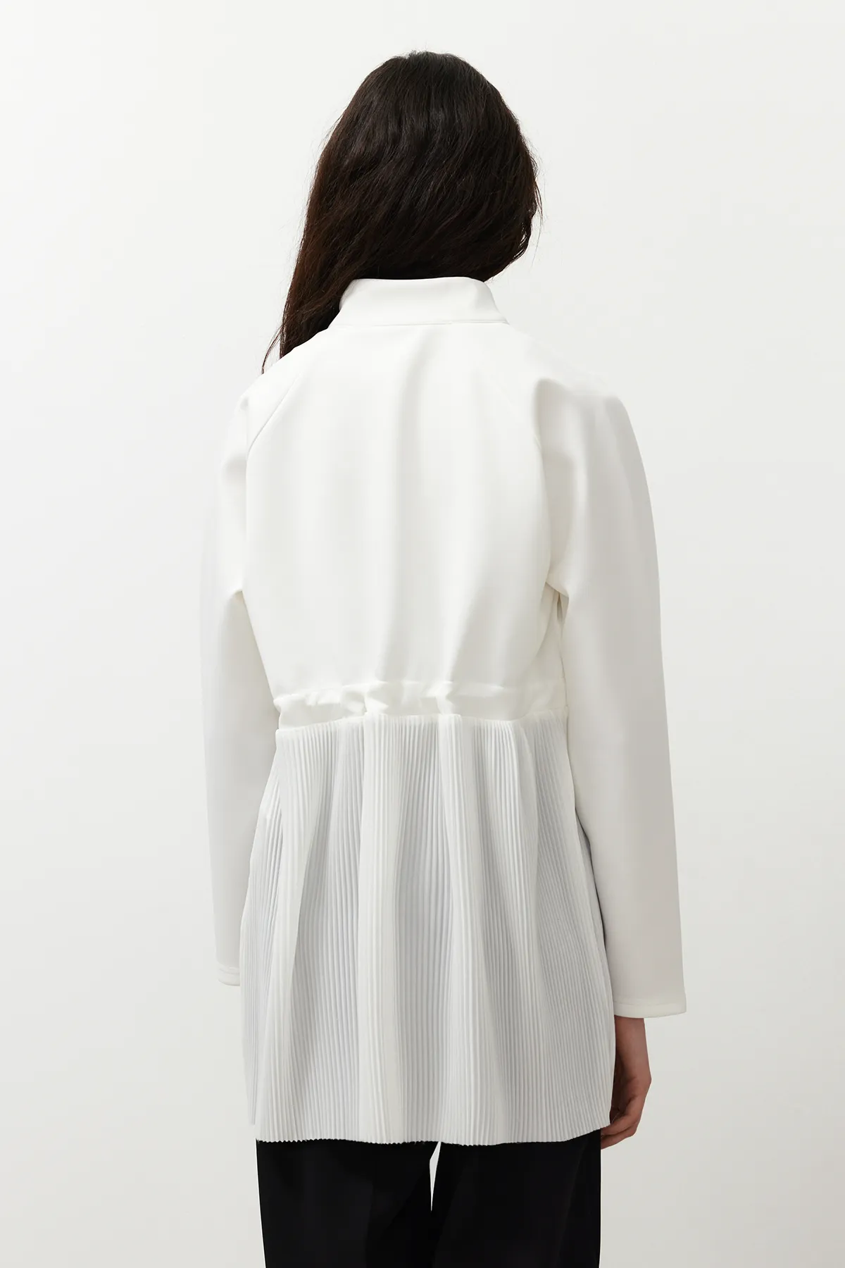 Trendyol Modest  Ecrufarbene, gewebte Tunika mit Plissee-Spitze und Taucherrock TCTSS24UK00035