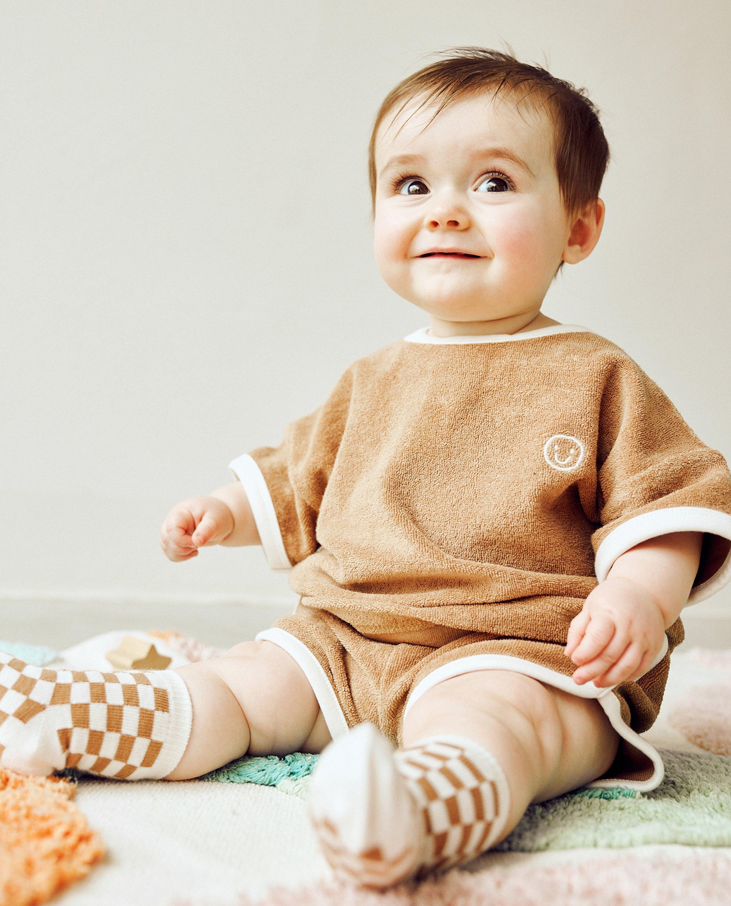 Tricou din țesătură terry Cuddles and Smiles maro