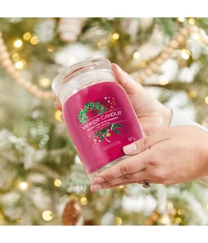 Yankee Candle Sparkling Winterberry Signature Jar Duftkerze-368 g