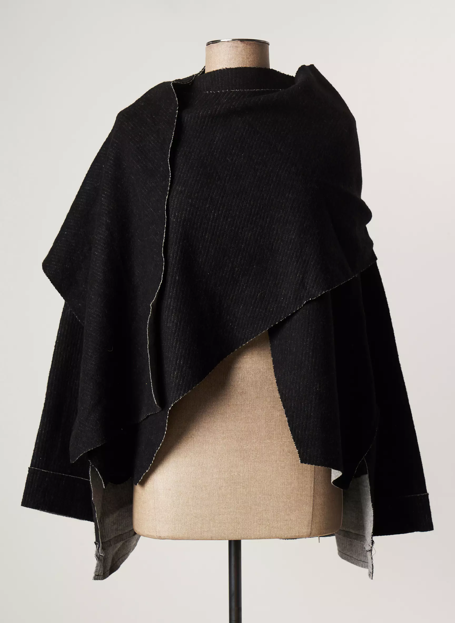 Luukaa Ponchos Femme couleur noir