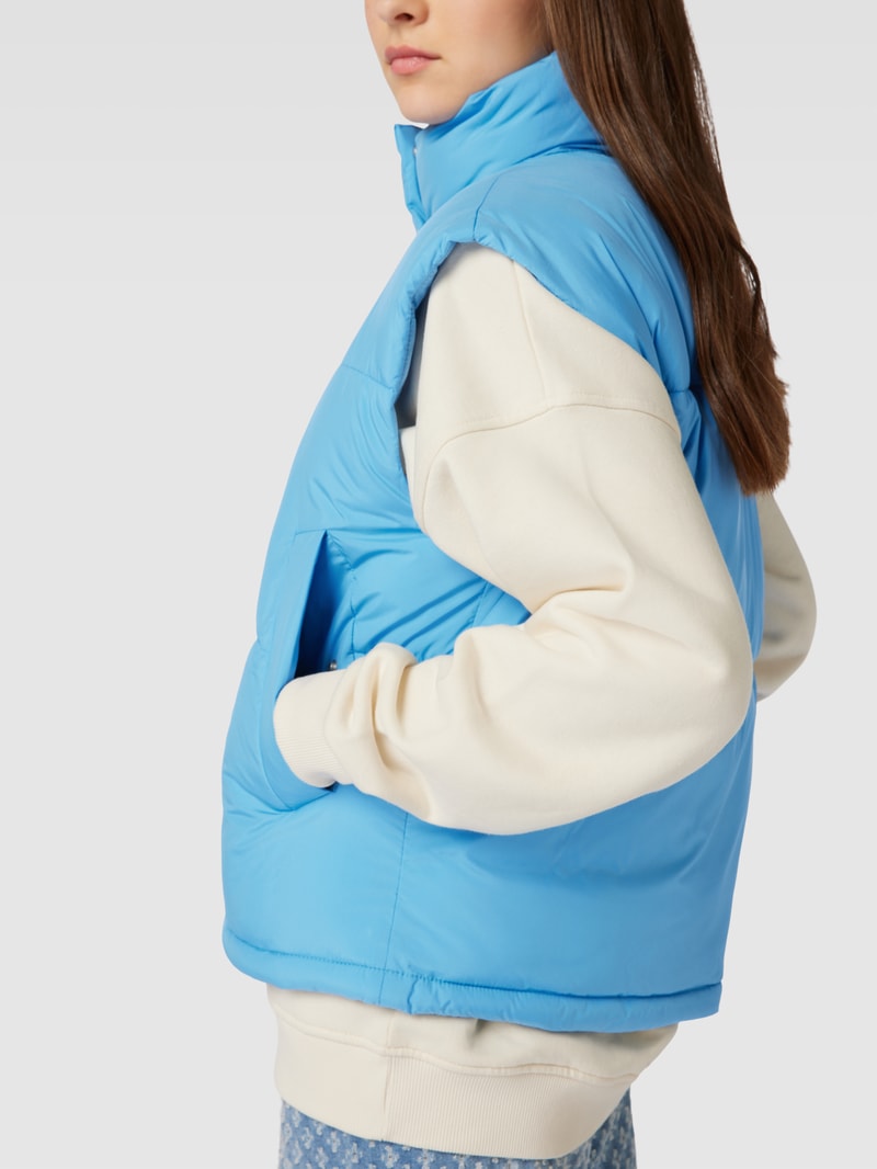 Steppweste mit Label-Detail in hellblau