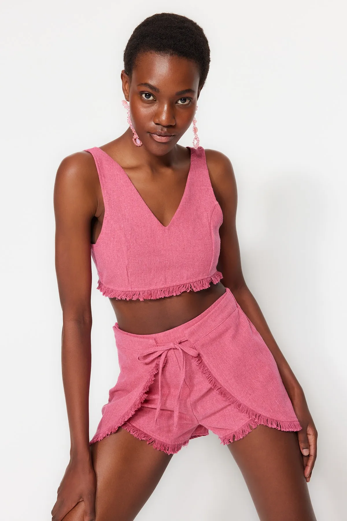 Trendyol Collection  Rosa Strandbluse und Strandshorts-Set mit Quastendetail TBESS22AU0141