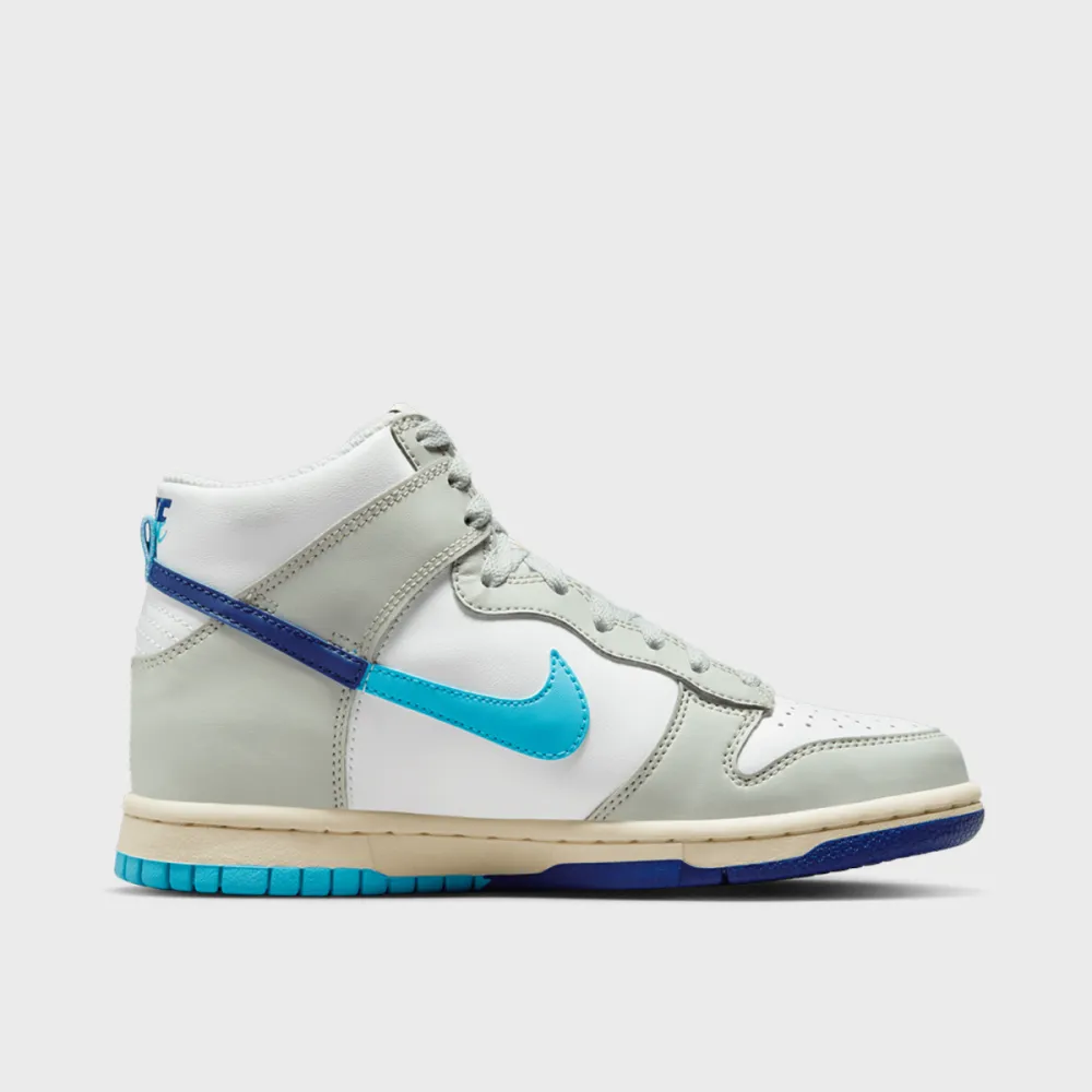 Nike Dunk High SE FN7995-100 / weiss