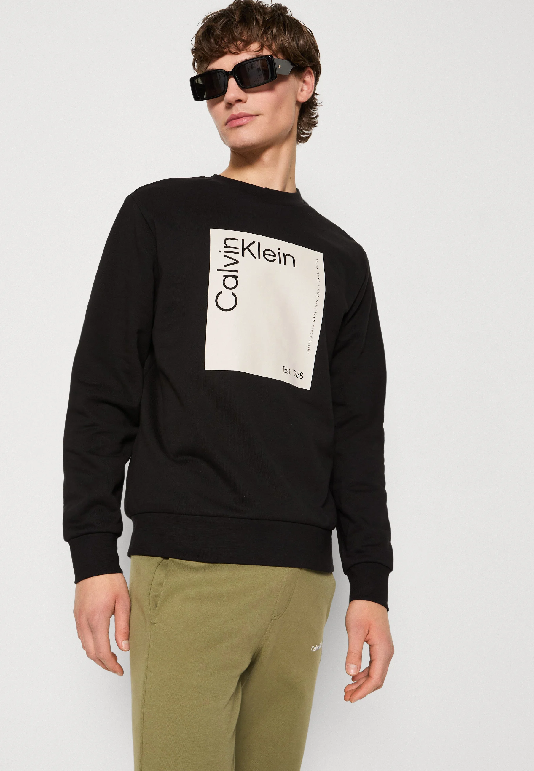 Sudadera Calvin Klein con logotipo cuadrado