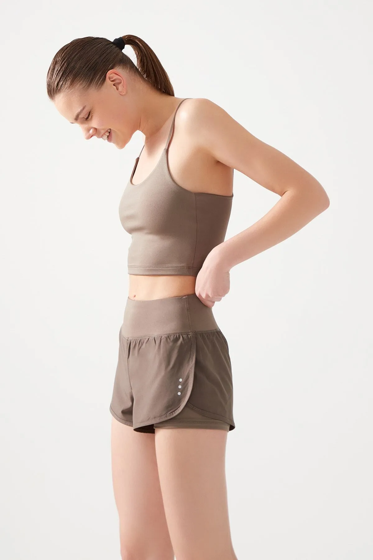 LOS OJOS  Khakifarbene 2-Lagen-Sportshorts für Damen – Strumpfhose mit Shorts 2in1