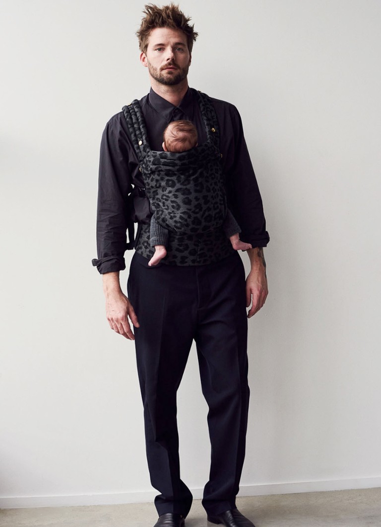 Artipoppe Zeitgeist Leopard Šedé nosítko pro miminka s leopardím potiskem