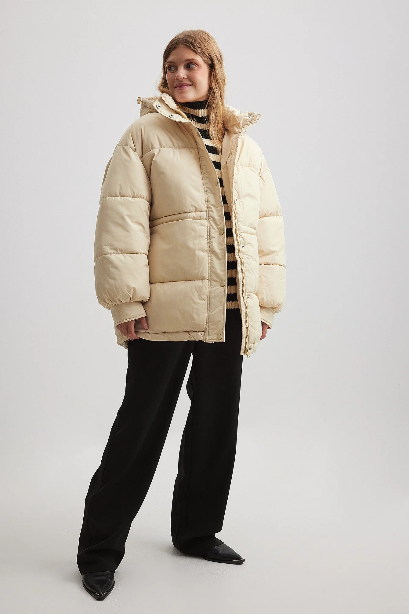 Recycelte gefütterte Jacke mit Kordelzug an der Taille