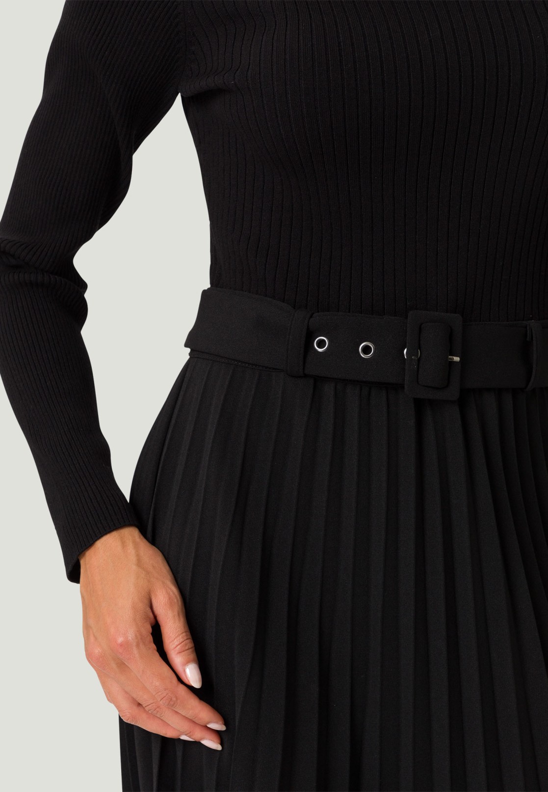 Strickkleid mit Gürtel