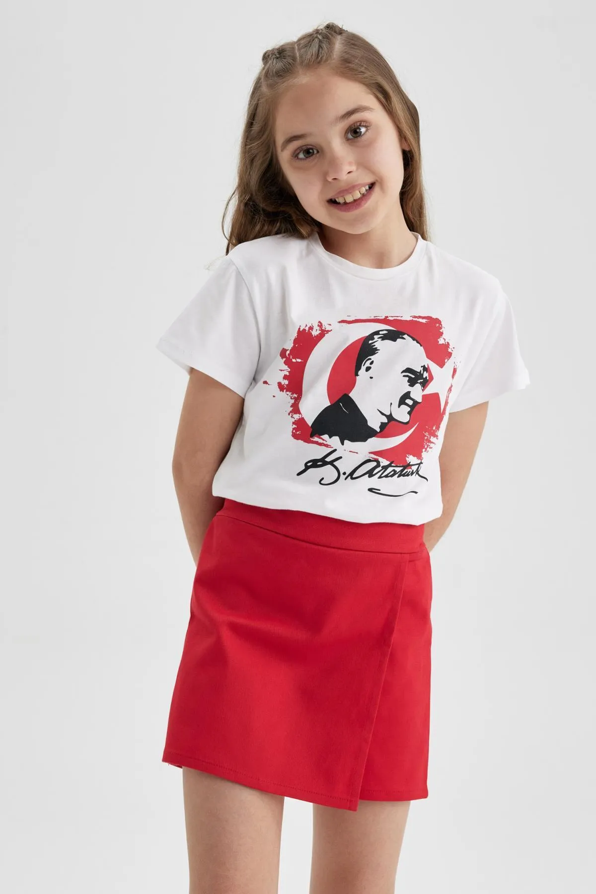 DeFacto  Kurzarm-T-Shirt mit Atatürk-Aufdruck für Mädchen Z7682a623sm