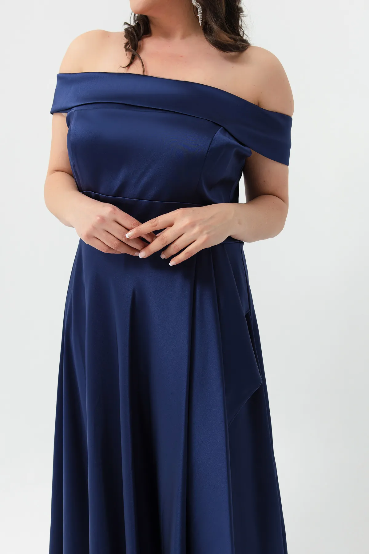 Lafaba  Marineblaues Abendkleid und Abschlusskleid aus Satin für Damen in großen Größen mit U-Boot-Ausschnitt
