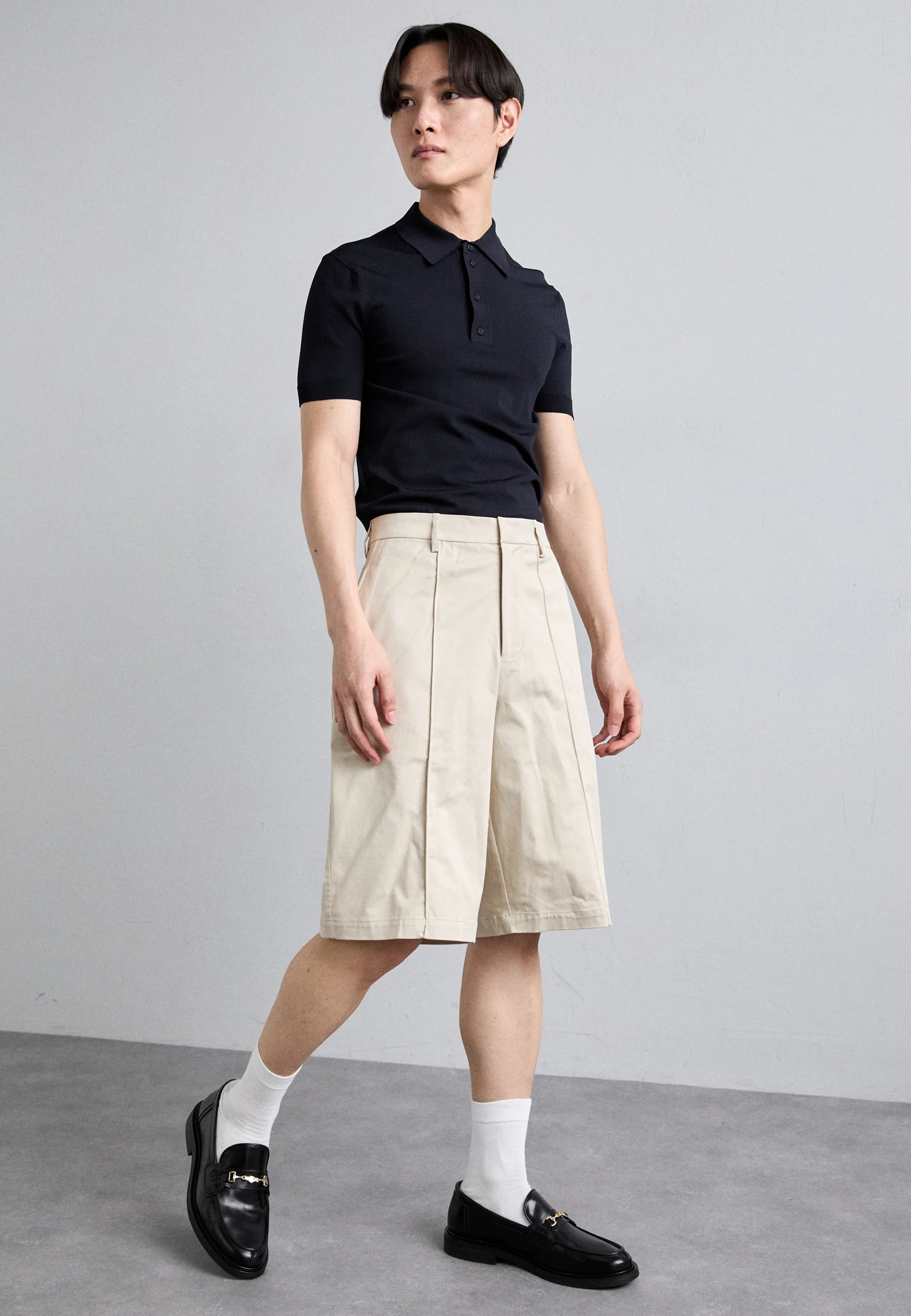 Pantalones rectos con bolsillos de Neil Barrett - Shorts