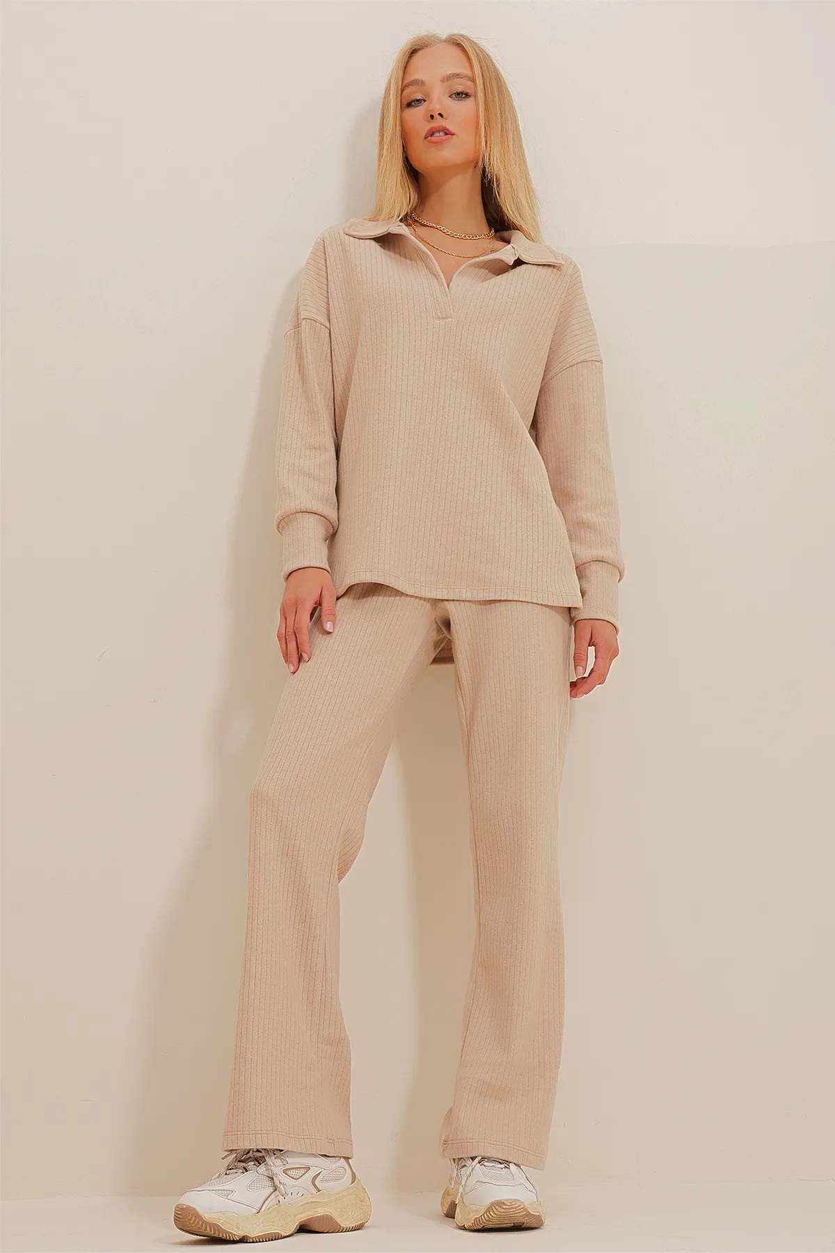 Trend Alaçatı Stili  Beiges Strickoberteil mit Polokragen und Palazzohose für Damen, Set aus Strickunterteil und Oberteil ALC-796-001