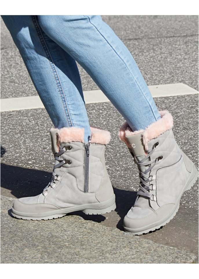 Schnürstiefel