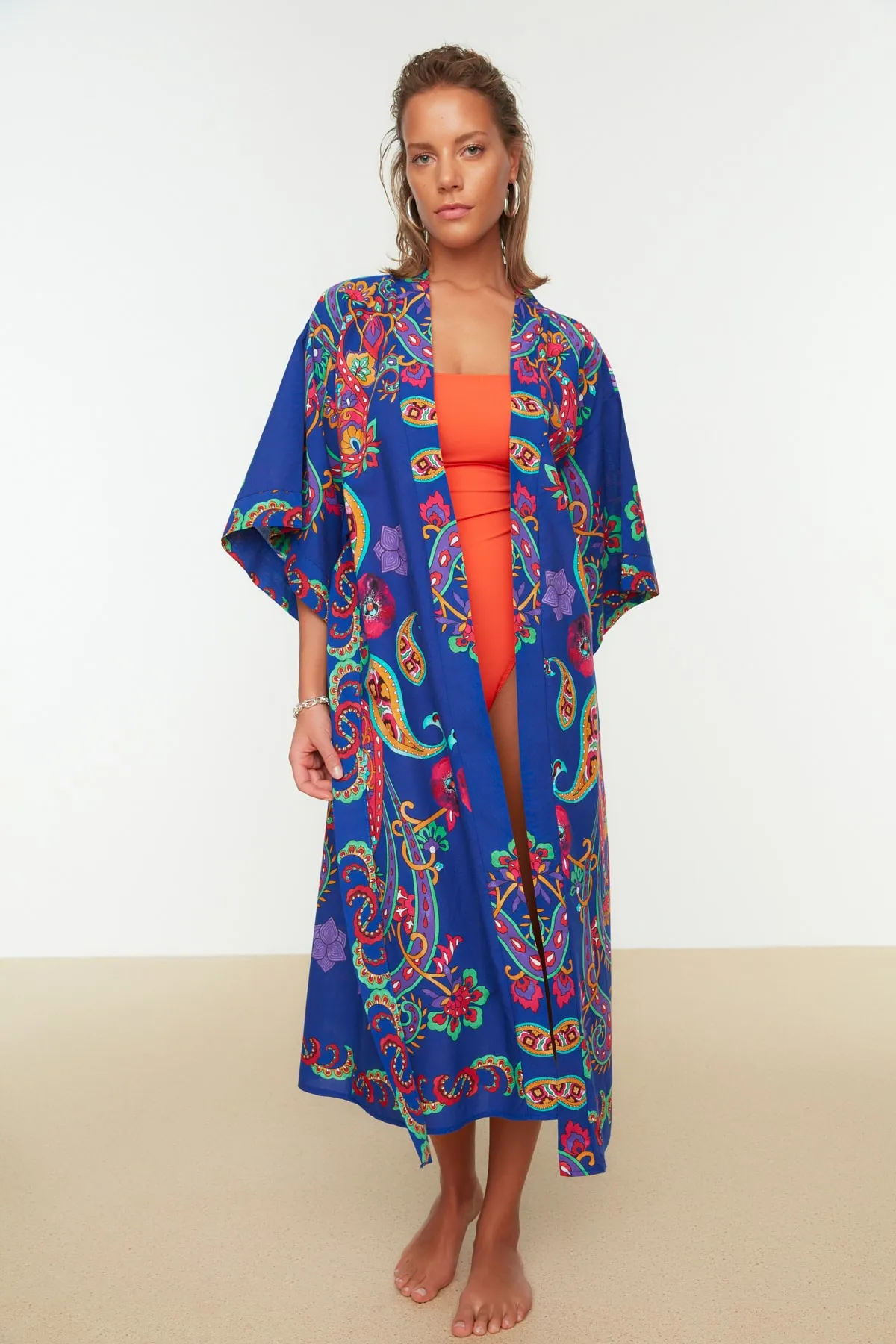 Trendyol Collection  Ethnisch gemusterter Midi-Kimono und Kaftan aus 100 % Baumwolle mit Gürtel TBESS22KM0023