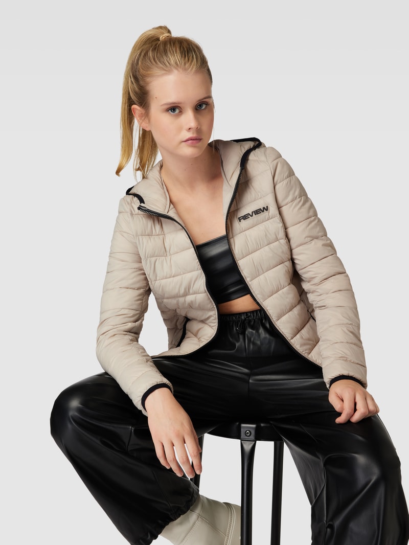 Steppjacke mit Label-Detail in schlamm