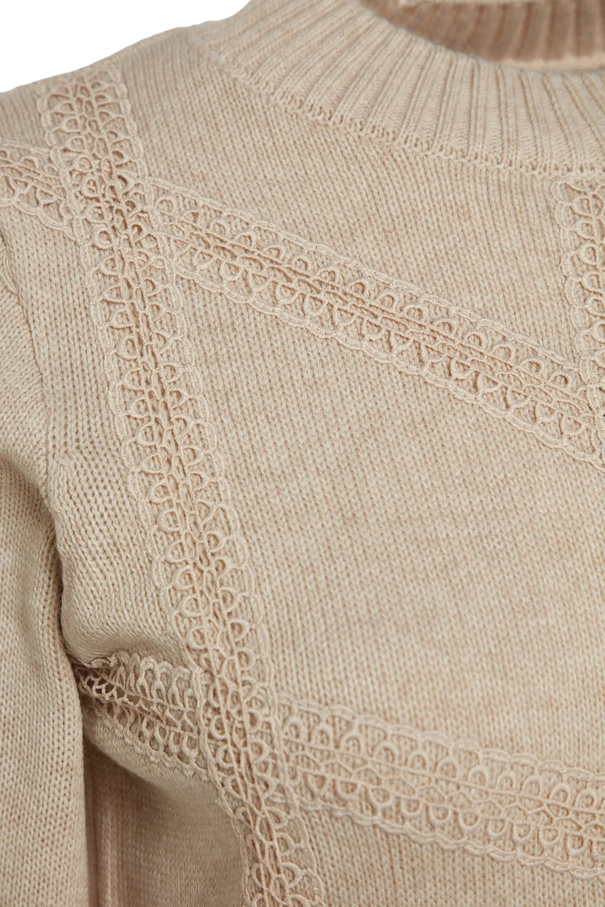 Trendyol Curve  Beiges Strickkleid mit Strickdetail TBBAW24AH00018