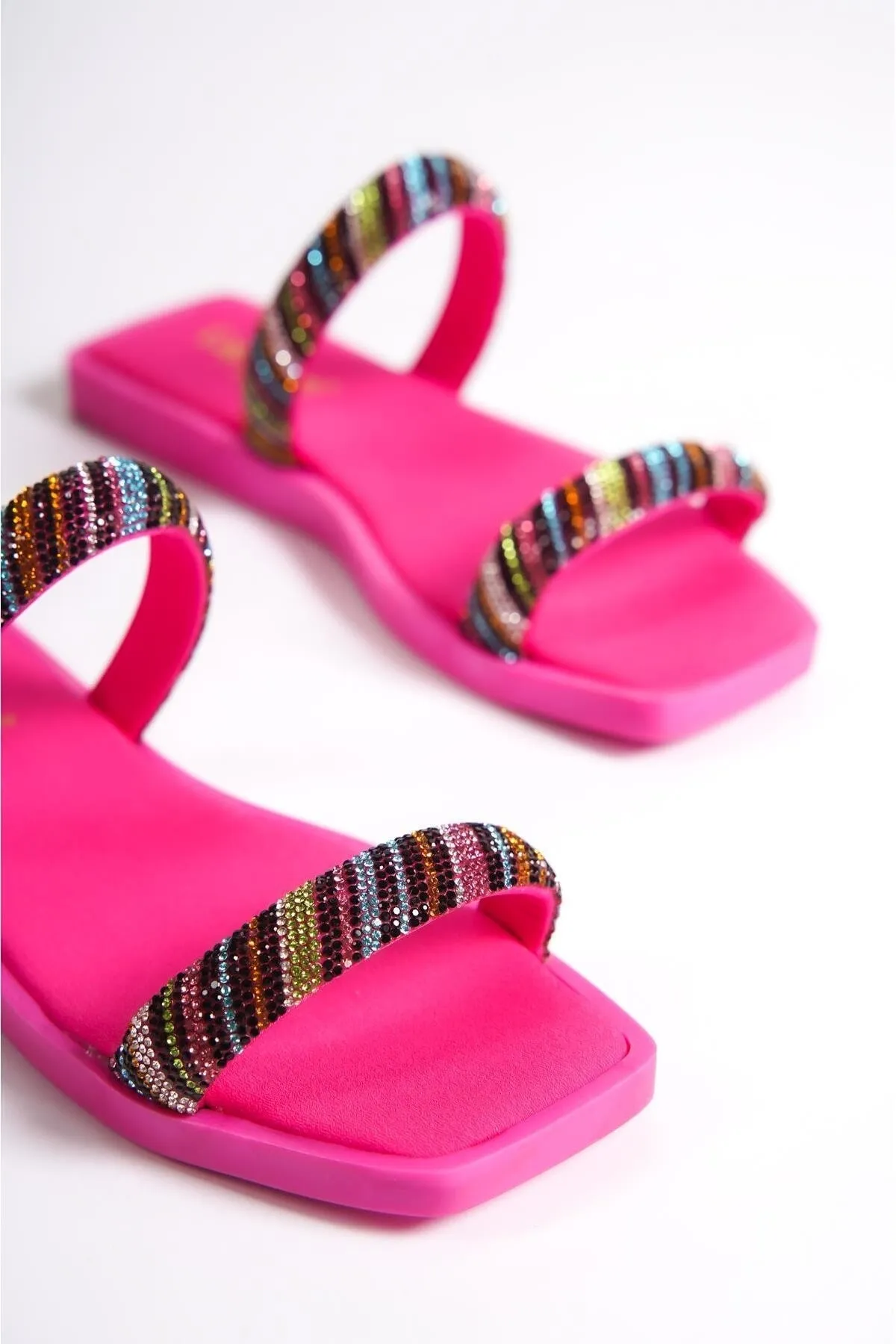 Capone Outfitters  Capone Blunt Toe Stony Banded Flat Heeled Fuchsia Damenhausschuhe