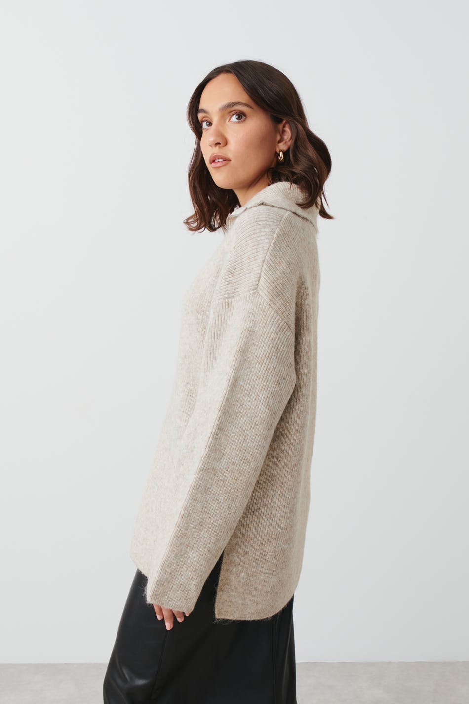 Long knitted zip sweater