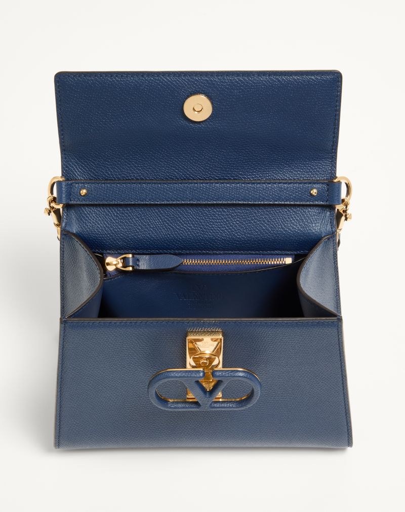 Bolsa Valentino Garavani Vsling pequena em couro de bezerro granulado.