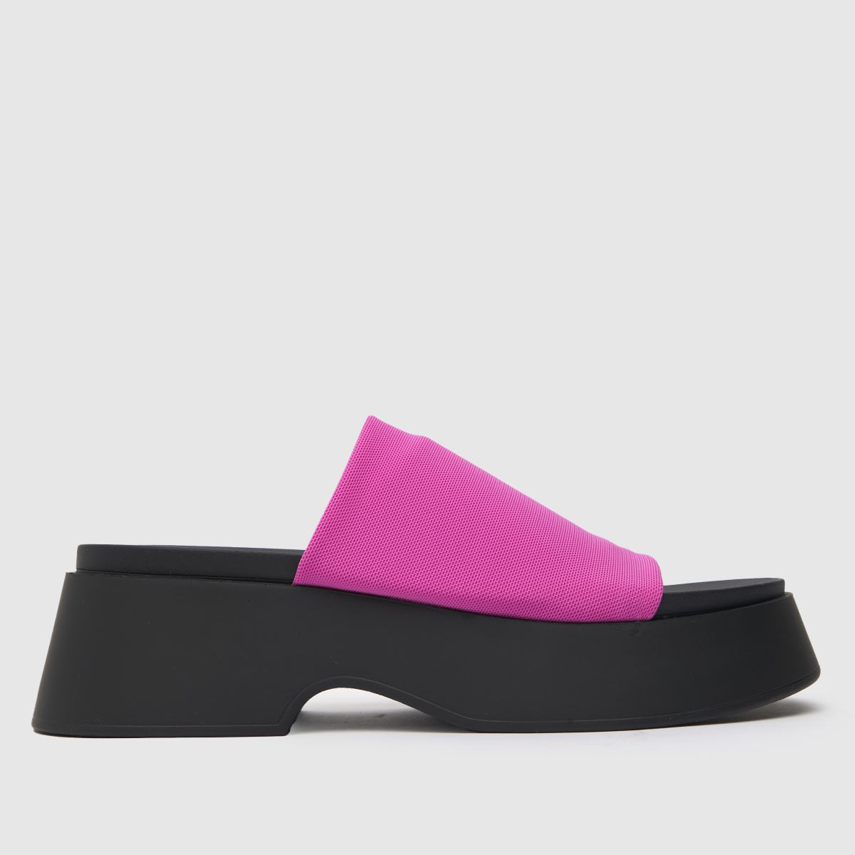 Steve Madden sandali iz obdobja throwback v roza barvi