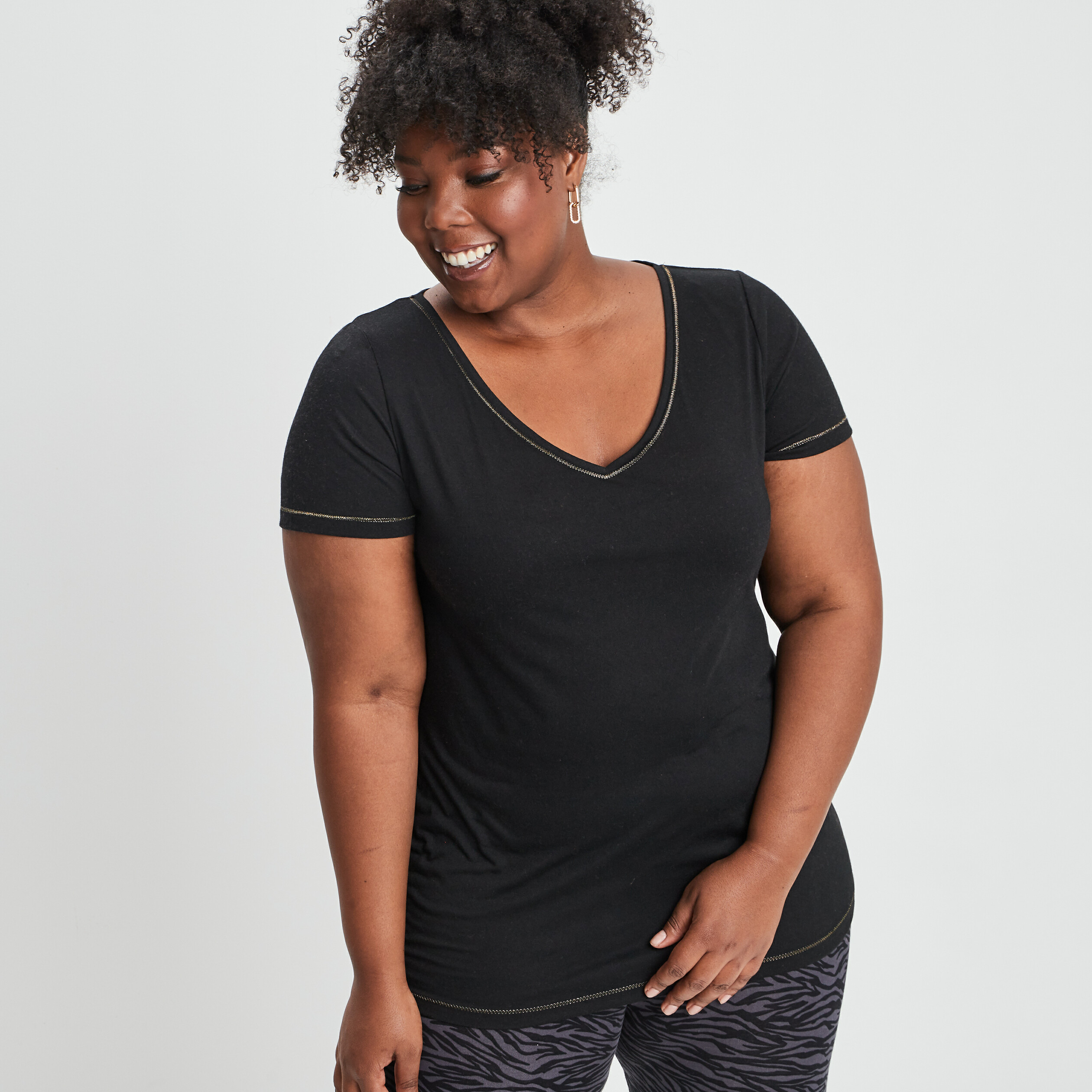 T-shirt manches courtes col V noir femme grande taille | La Halle
