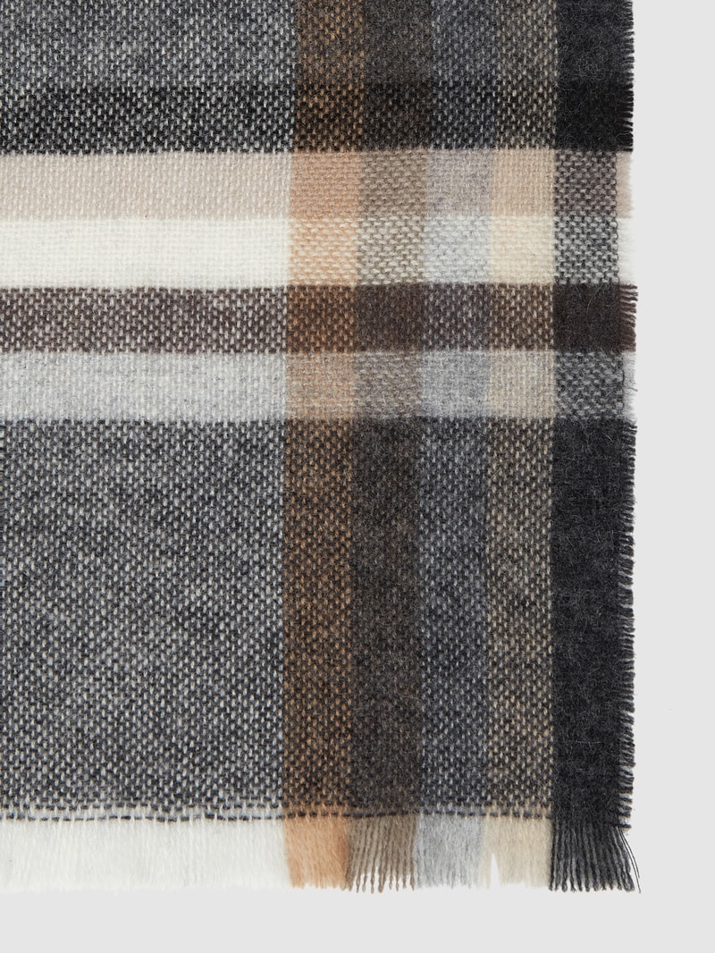 Schal mit Tartan-Karo in mittelgrau