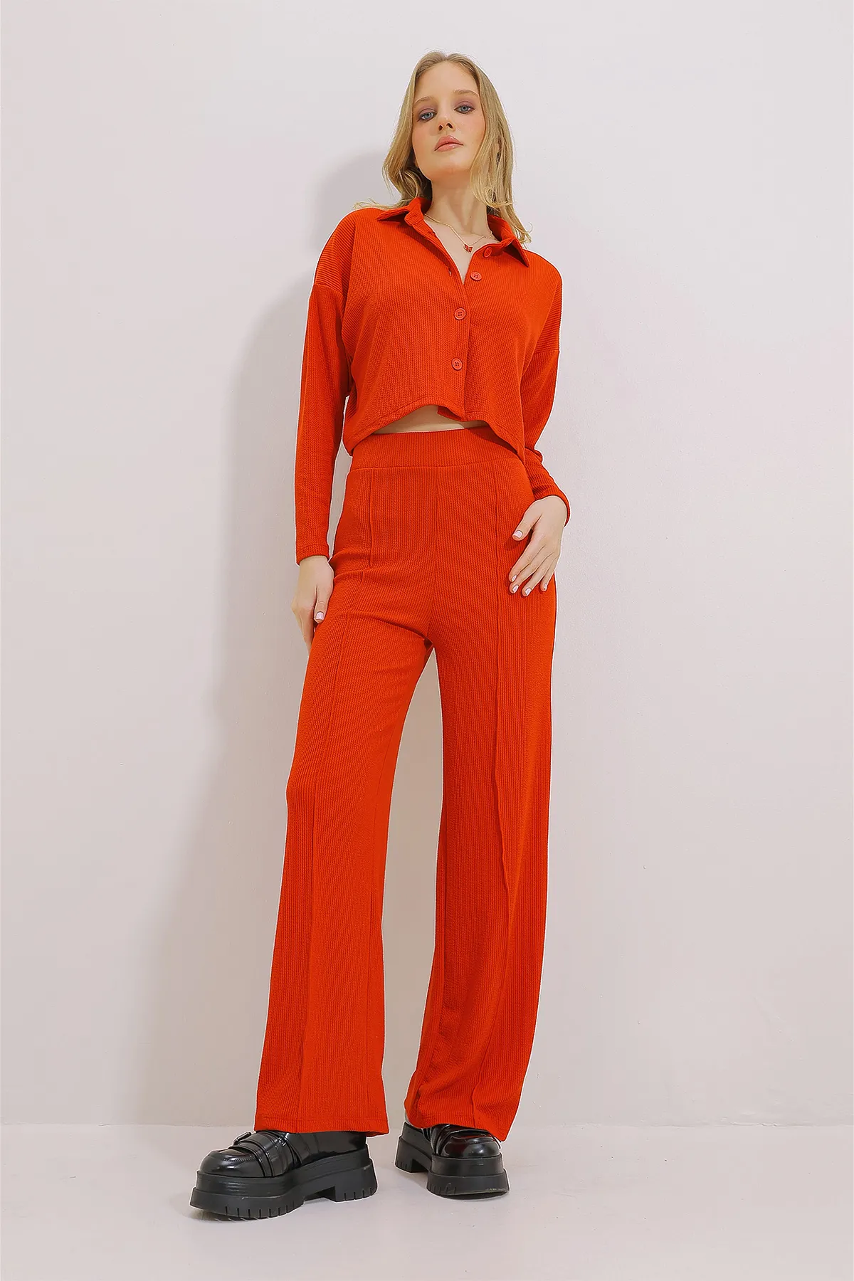 Trend Alaçatı Stili  Rotes Thessaloniki-Strick-Crop-Hemd und Grassy-Palazzo-Hose im Doppelset für Damen ALC-X11443