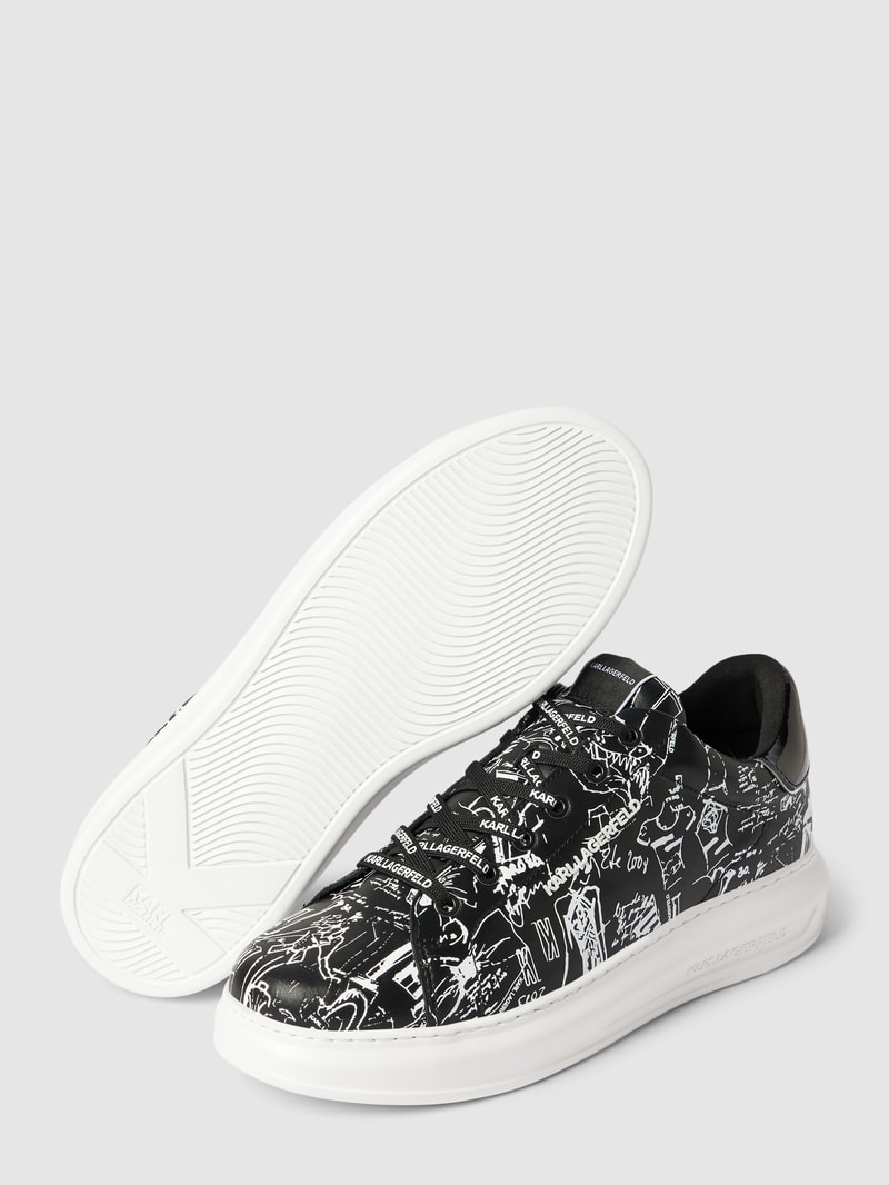 Sneaker mit Allover-Muster in schwarz