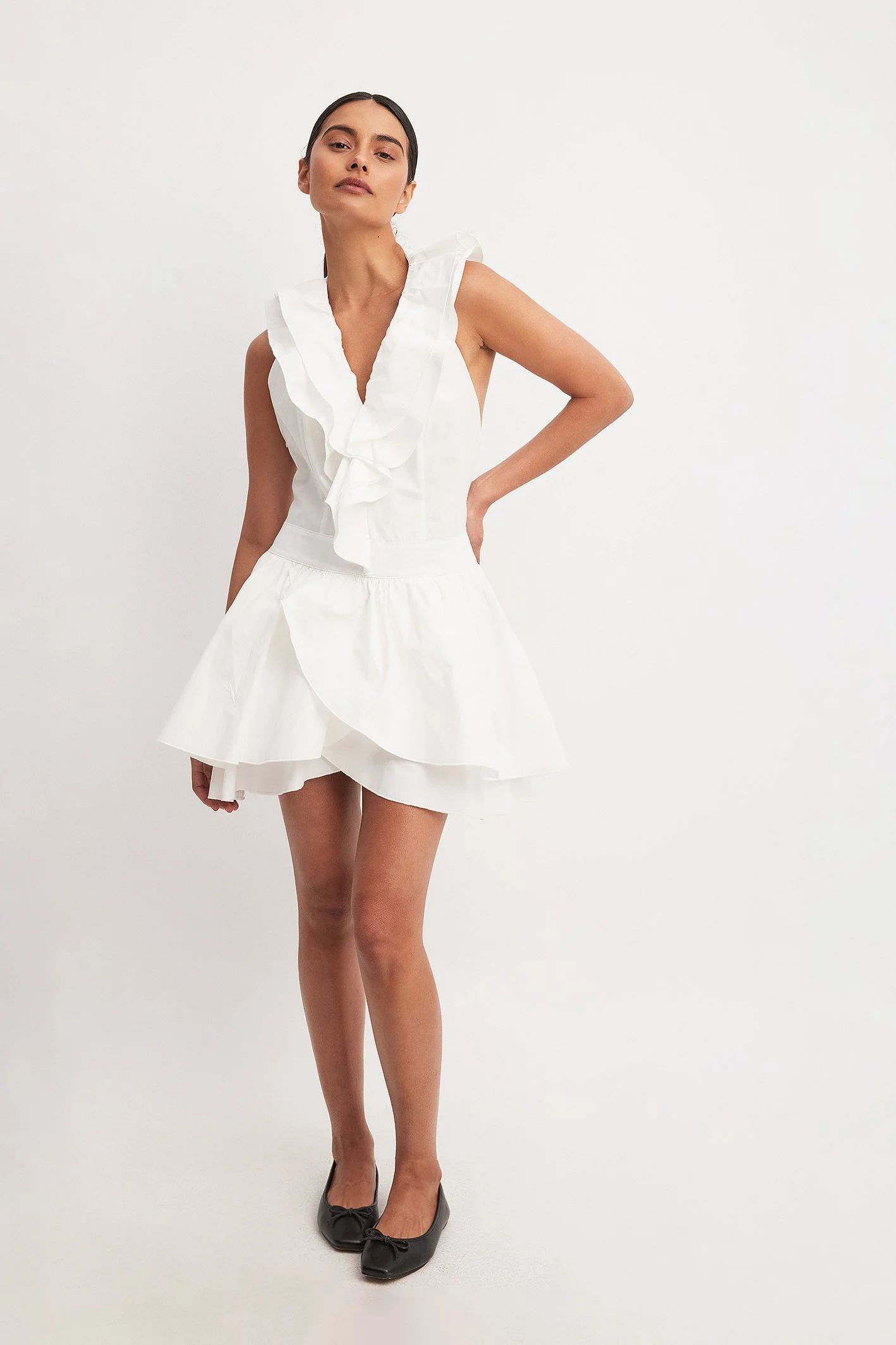 Minikleid mit gewebtem Volantdetail