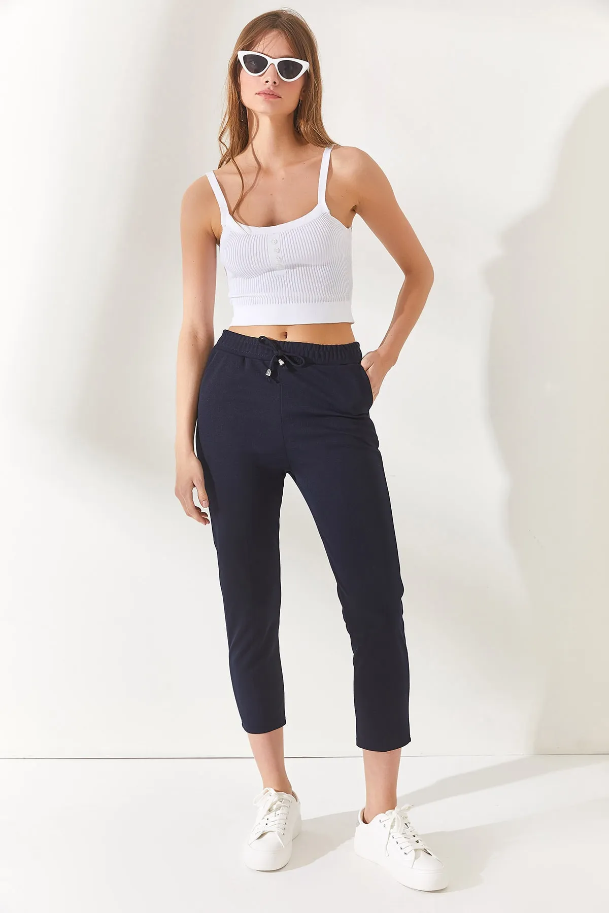 Olalook  Marineblaue Karottenhose mit elastischem Bund und Tasche für Damen PNT-19000203