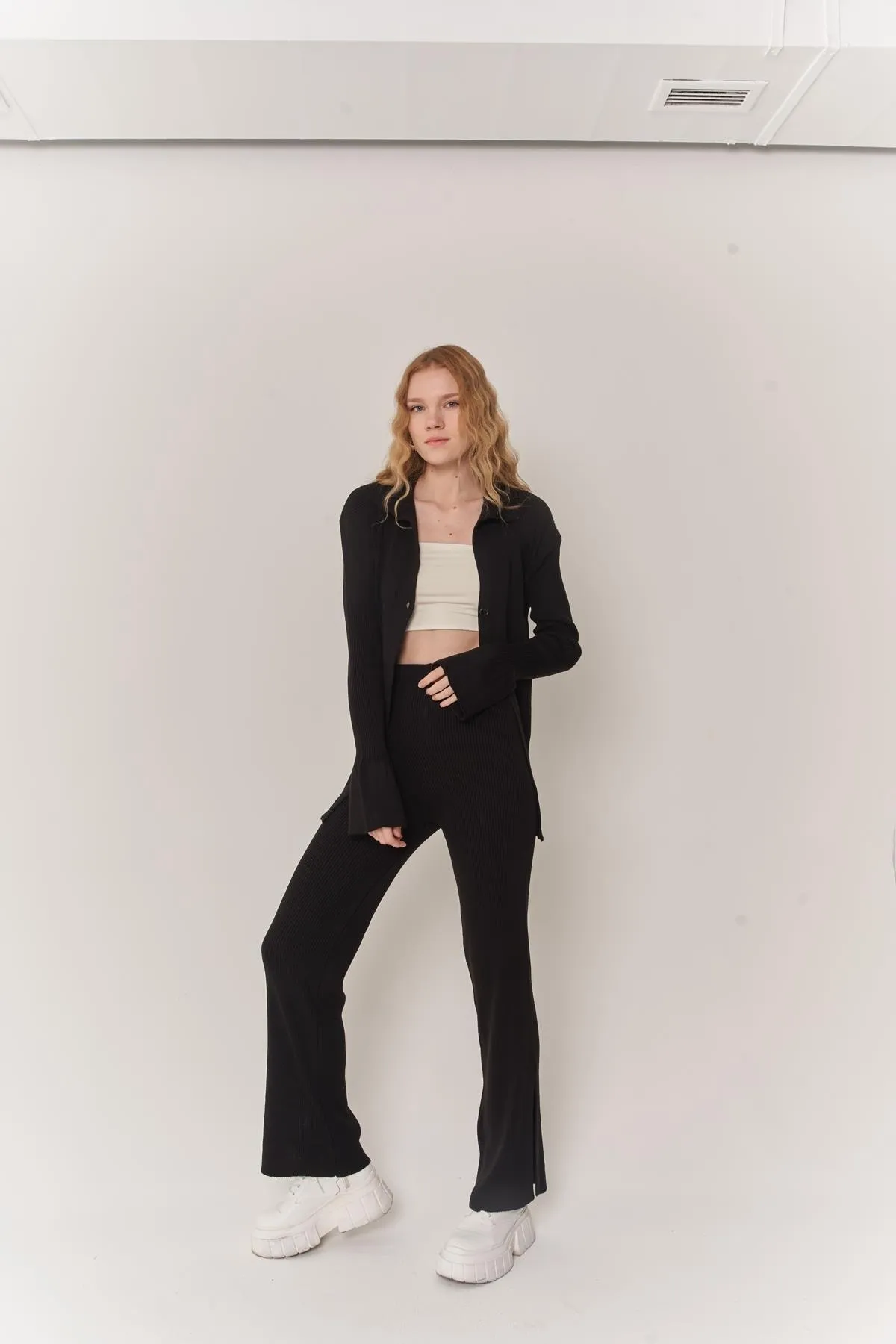 HOLLY LOLLY  Schwarzer Yordle-Anzug mit geknöpfter, lockerer Strickjacke und Hose aus übergroßem Strick für Damen