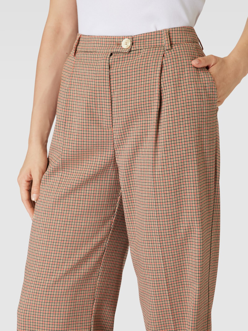 Hose mit seitlichen Eingrifftaschen in haselnuss braun