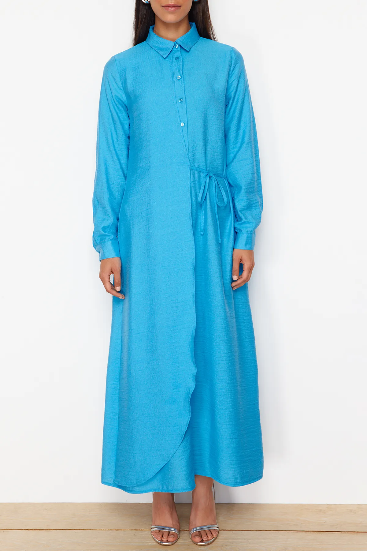 Trendyol Modest  Türkises, seitlich gebundenes, gewebtes Hemdkleid in Leinenoptik TCTSS22EB0025