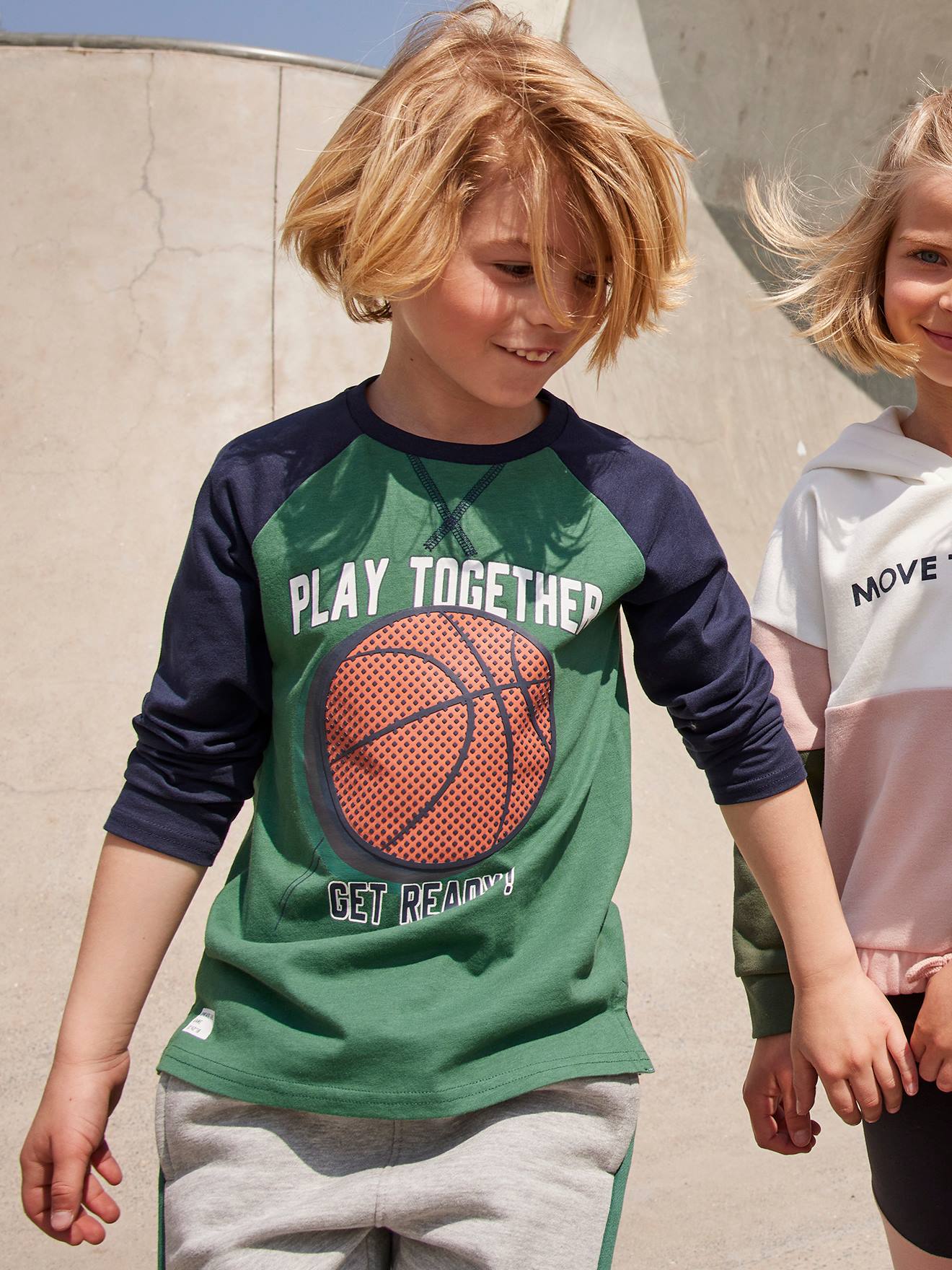 T-shirt de sport garçon motif ballon en relief manches raglan vert