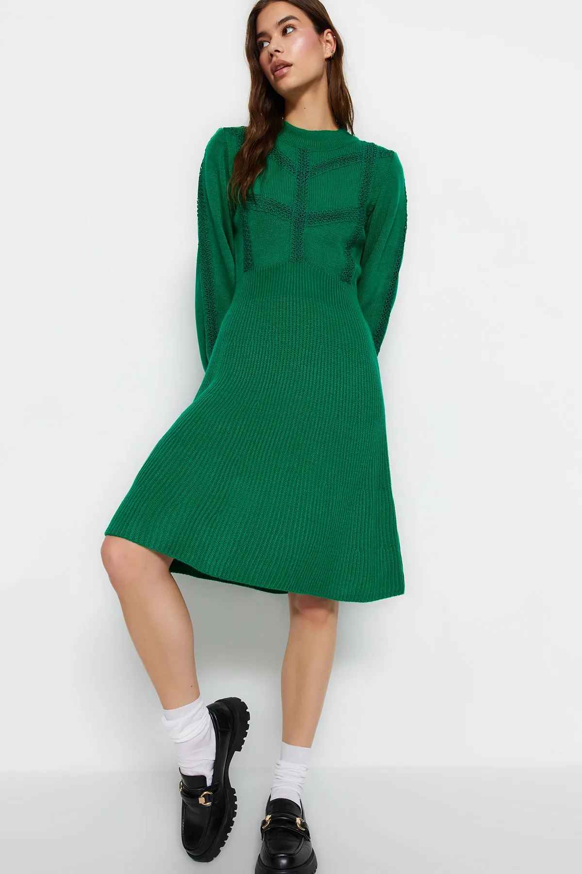 Trendyol Collection  Grünes Mini-Spitzenkleid aus Strick TWOAW22EL0011