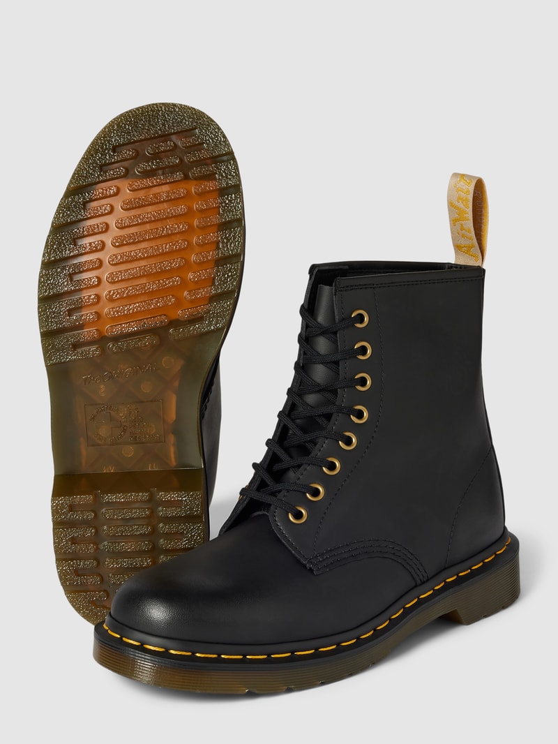 Stiefel mit Schnürverschluss Modell 'Vegan' in schwarz