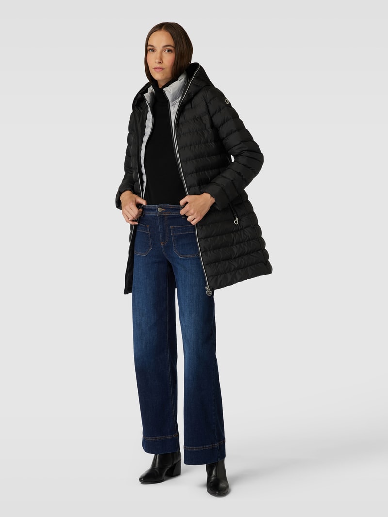 Steppjacke mit Kapuze in schwarz