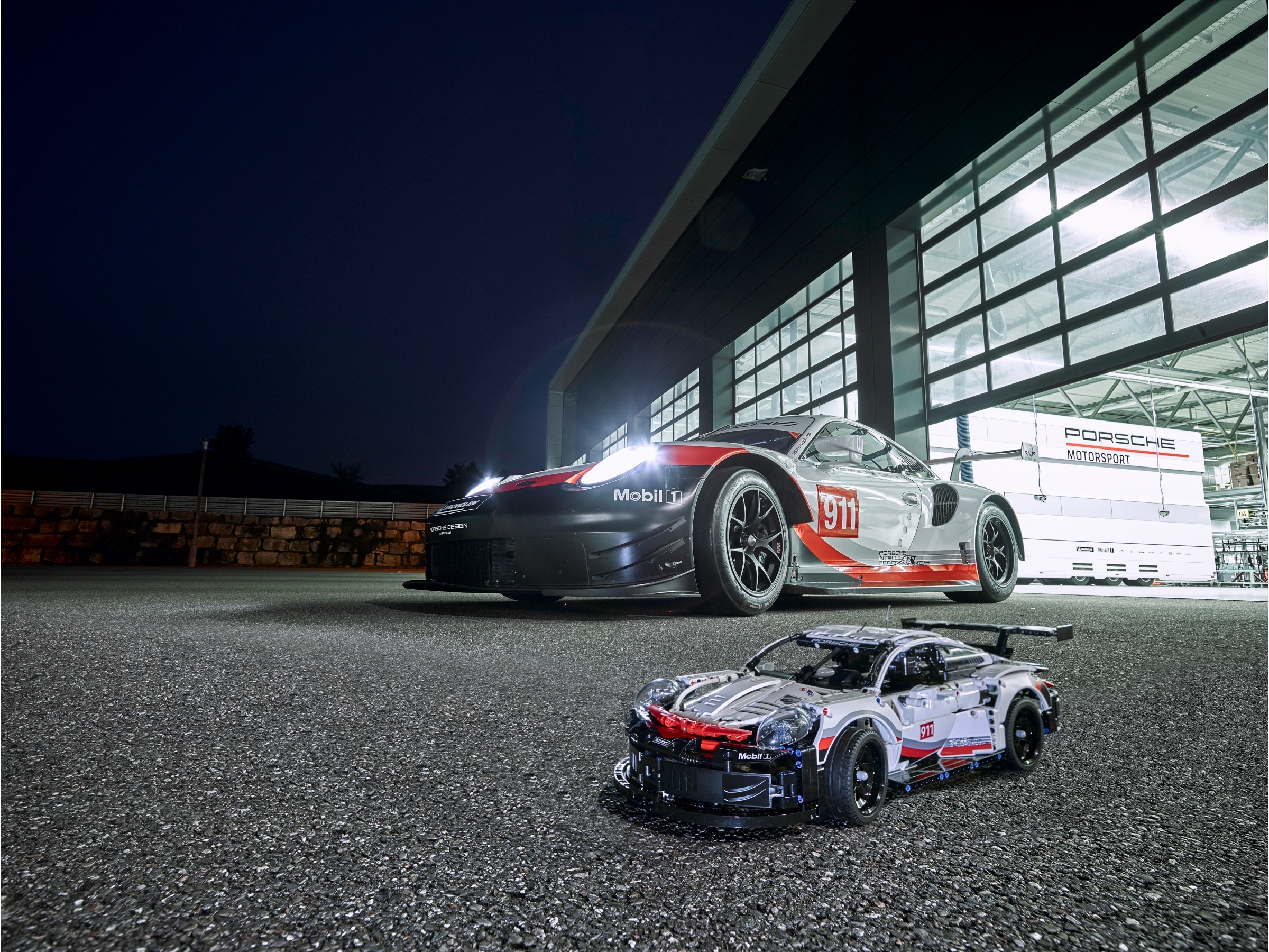 Porsche 911 RSR 42096
