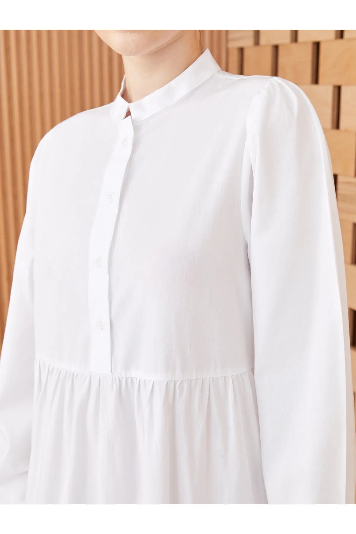 LC Waikiki  Gerades, langärmliges Damenkleid mit hohem Kragen