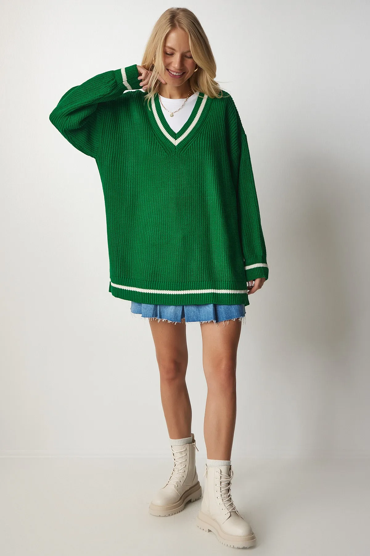 Happiness İstanbul  Grünes, langes, übergroßes Strick-Sweatshirt mit V-Ausschnitt für Damen, BP00140