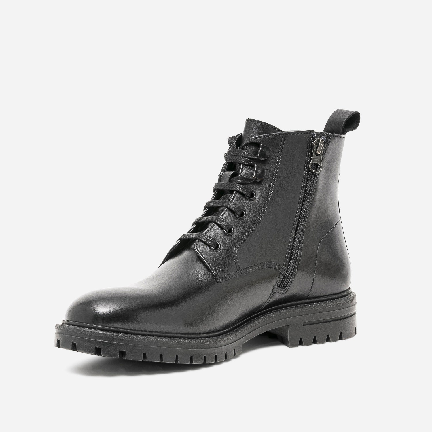 Bottine noire en cuir crantée