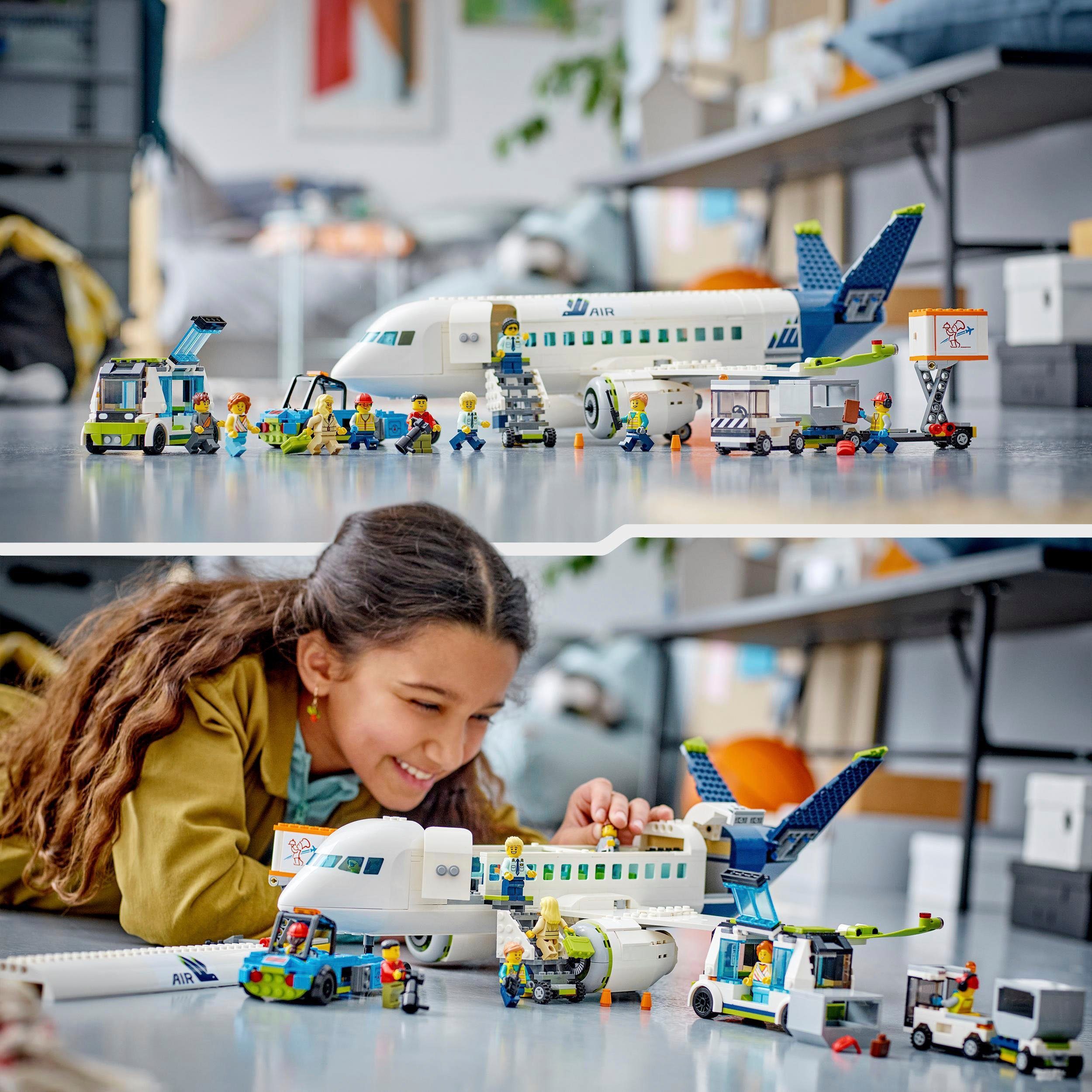 LEGO® Konstruktionsspielsteine Passagierflugzeug (60367), LEGO® City, (913 St), Made in Europe